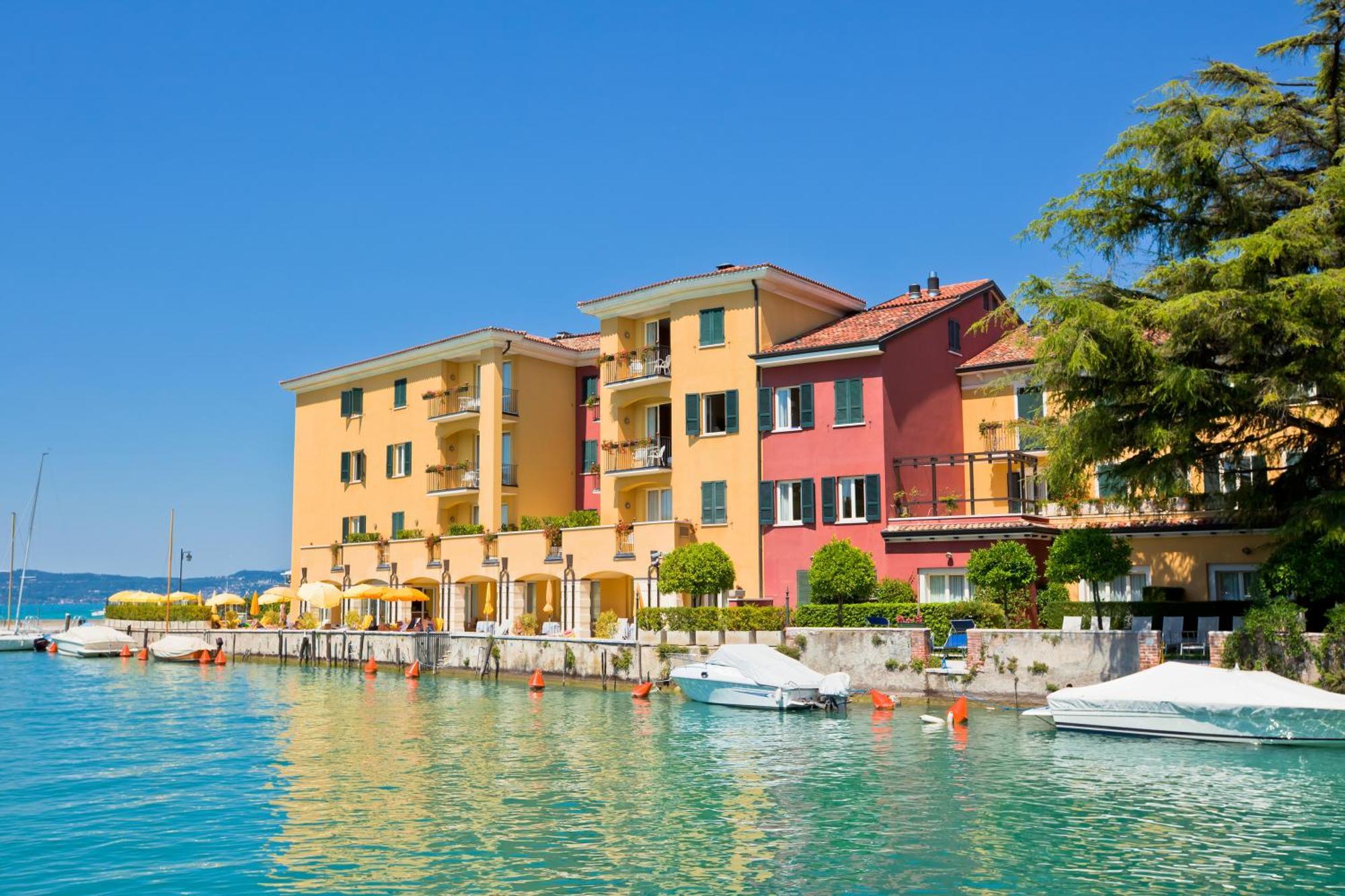 Spiaggia Azzurro -Lakeside With Terrace - Happy Rentals トスコラーノ・マデルノ エクステリア 写真