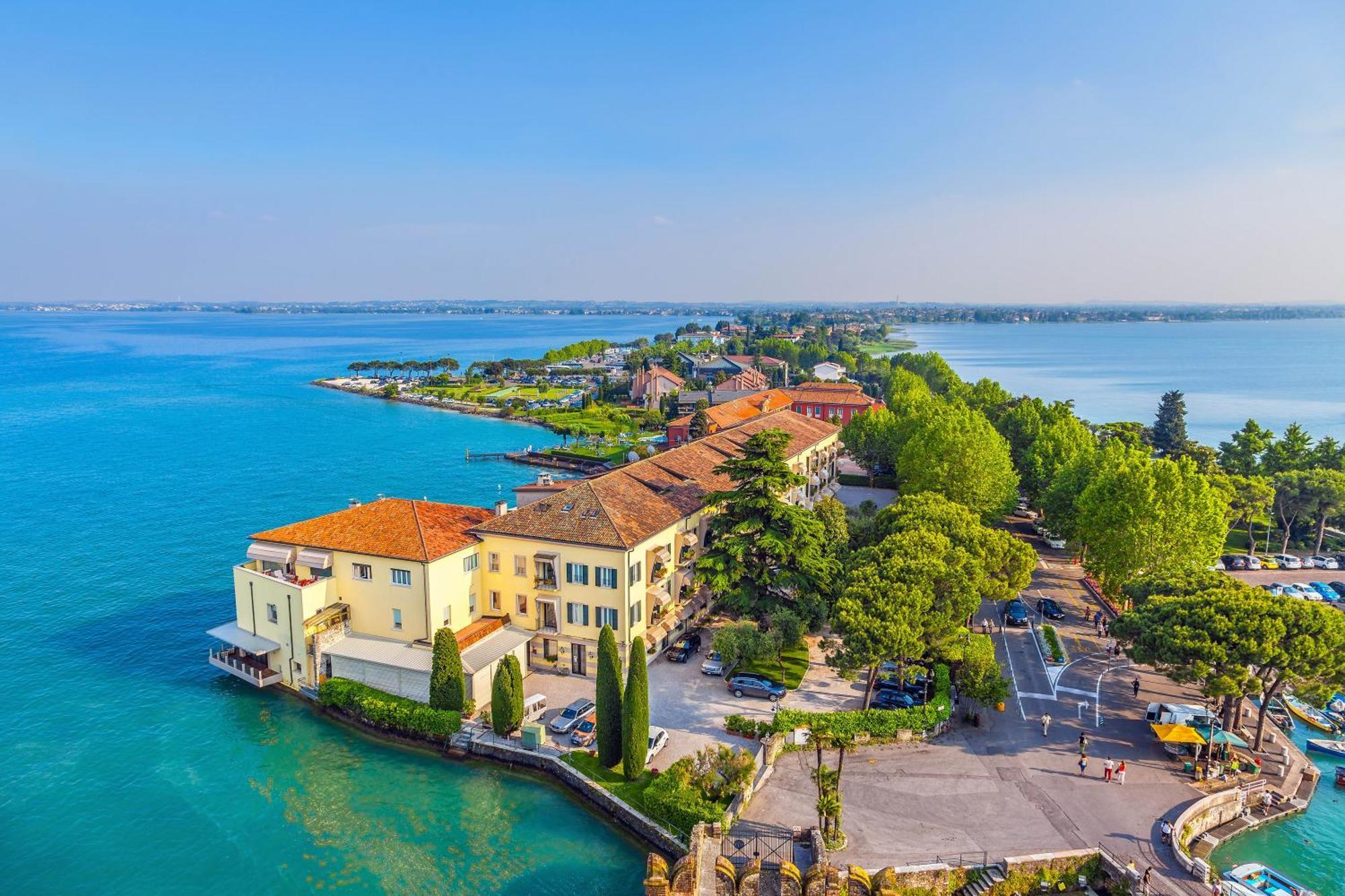 Spiaggia Azzurro -Lakeside With Terrace - Happy Rentals トスコラーノ・マデルノ エクステリア 写真